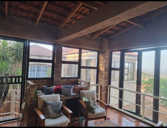 3 BEDROOM TOWNHOUSE FOR SALE IN SAFARI GARDENS
